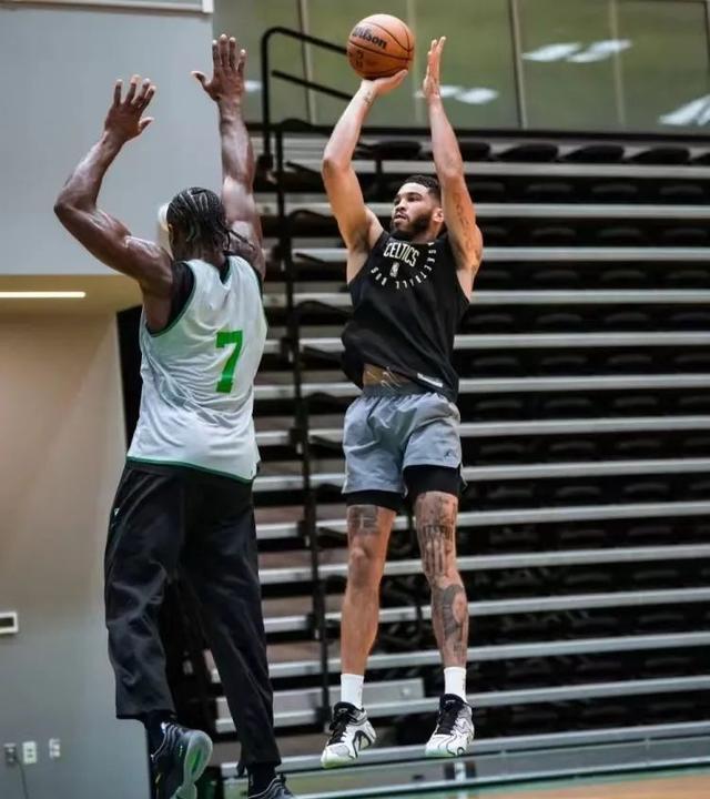 乐鱼体育app-凯尔特人轻取猛龙，锡安刷新纪录